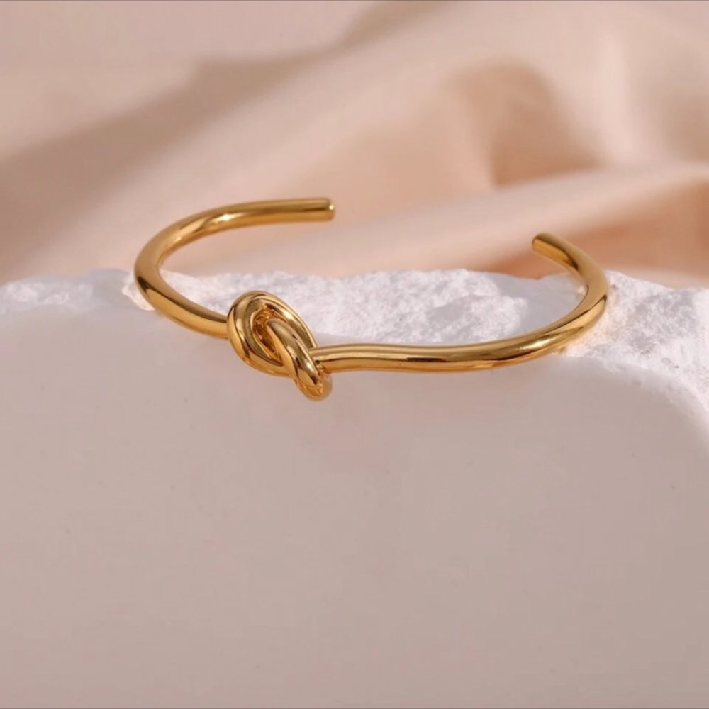 NEW 18K GOLD KNOT CUFF BANGLE BRACELET, NICE BRACELET, CUTE BRACELET. - Picture 6 of 7